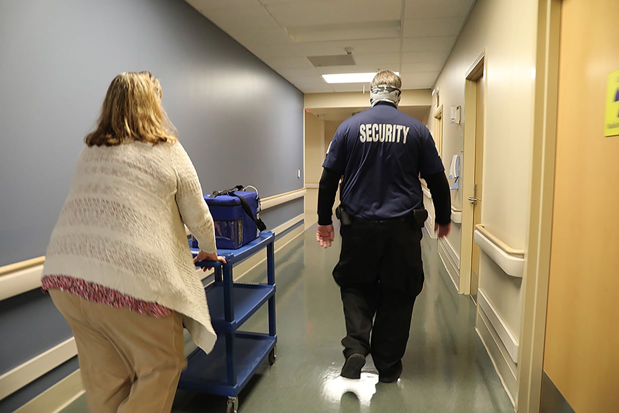 how-security-guards-handle-critical-situations-in-healthcare-settings